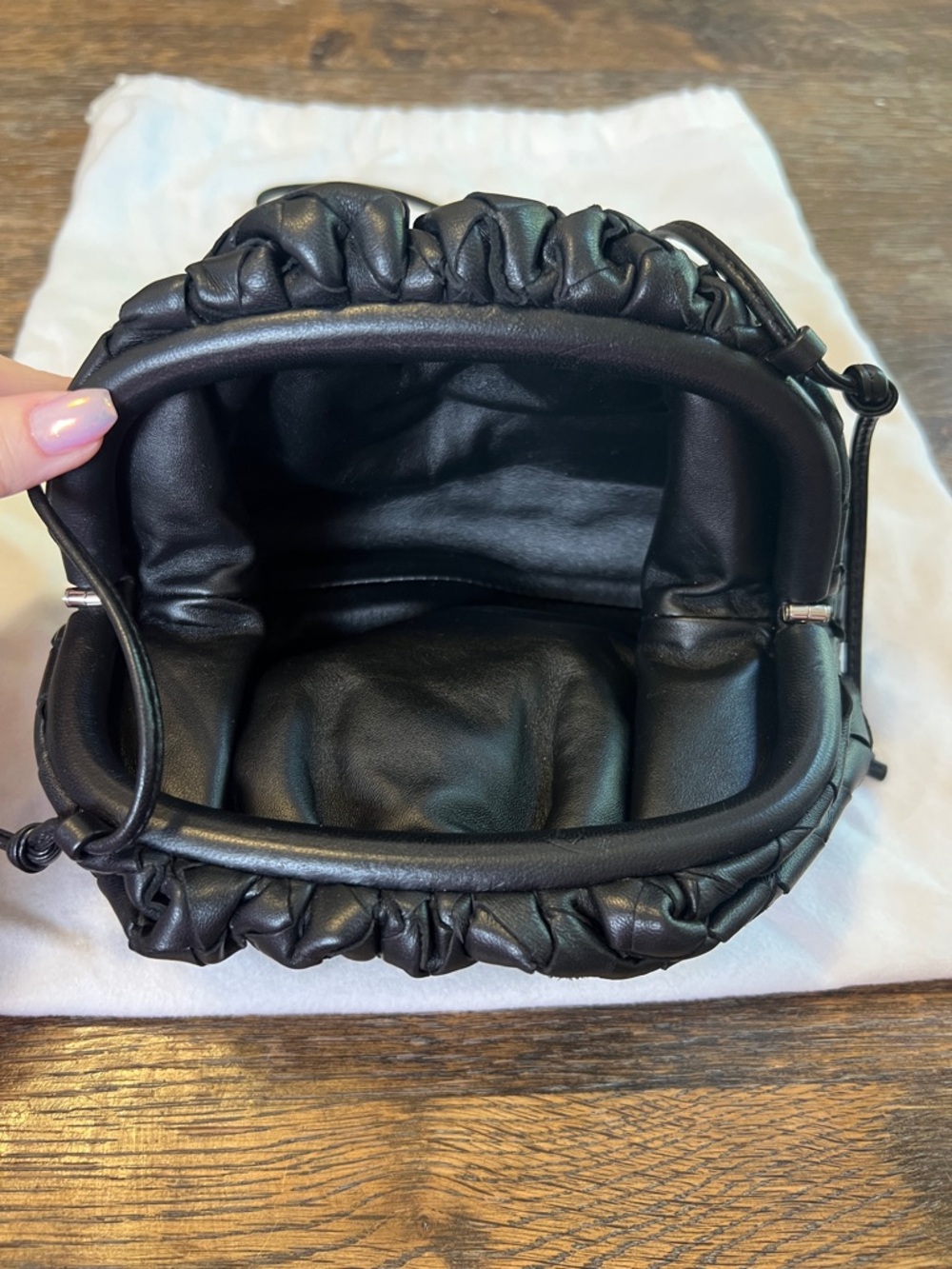 Bottega Veneta Black Woven Leather Crossbody Pouch - Picture 5 of 9